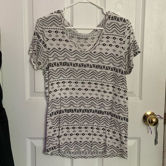 4 for $20//Tribal Print White Top - Picture 4 of 8